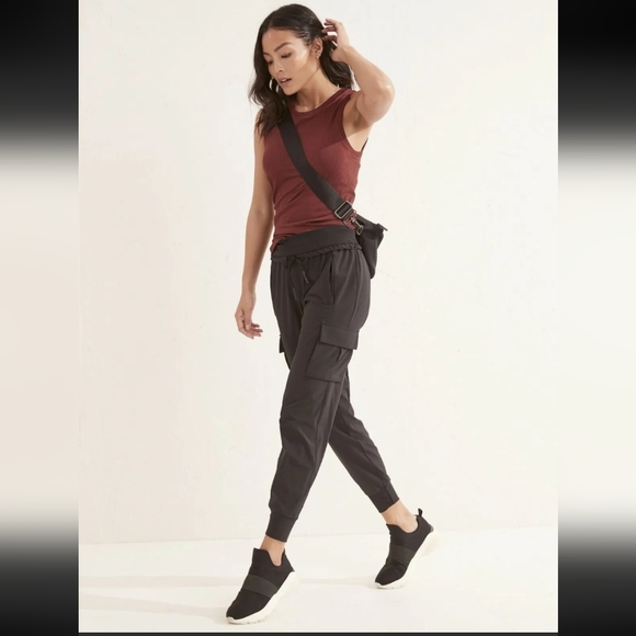 Athleta NWT Sutton Jogger in Arbor Olive $89 6 cargo pockets discontinued - Picture 14 of 14